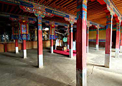 The assembly hall (’du khang) at se ra dbu rtse.